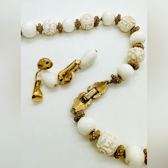 Vintage White MONET Necklace & Earrings - Picture 4 of 12